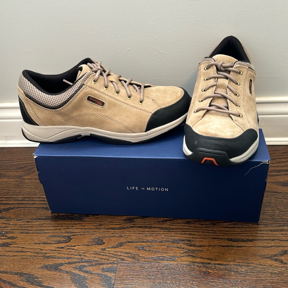 Rockport Chranson Lace Up men’s walking shoes - NIB size 10.5 taupe suede